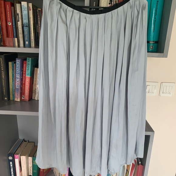 ZARA sky blue midi satin skirt with zip on side and slit in front. - Picture 7 of 8